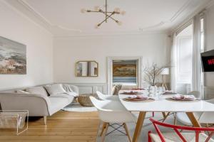 3BR Central- Royal Castle & Old Town at Your Door! Apartments, Stockholm