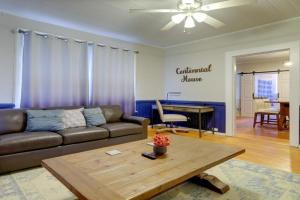 Cozy Centennial House Upstairs - Downtown, Columbia