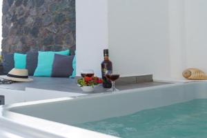 Villa Perla, Luxury villa with private jacuzzi, Perissa