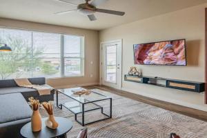Sleek2BDPool Gym Parking WD Sleeps8 Apartments, Phoenix