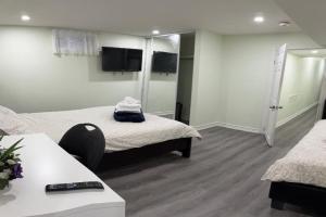 B02 luxurious suite Guest house, Mississauga