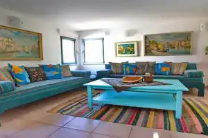 Charming Gallery Apartment Near Jaffa Port, Tel Aviv