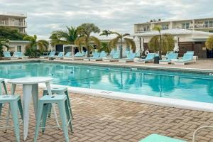 The Tropical Cove 329 Apartments, Marathon