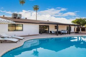 Broadway Palms Family Retreat Guest house, Mesa