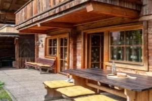 TRUCKSHÜTTE Guest house, Mayrhofen