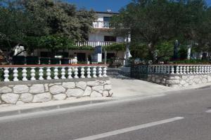 Apartments MILAN, Lopar