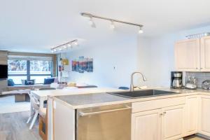 One block walk to gondola, ski lockers downstairs, River Trail close by! Guest house, Telluride