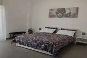BH Brando House, Bari