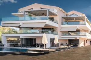 Aqua Lora Apartments, Nikiana