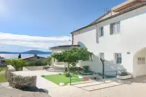 Apartments Angel, Prvic Luka