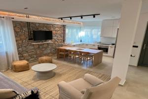 Aeolian apartment, Mytilini