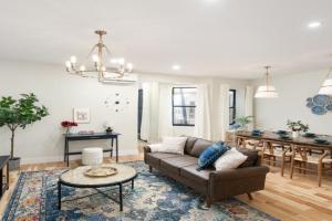 Les Residences Saint Laurent- Parc Mont Royal Apartments, Laval