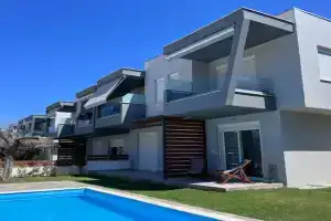 Emerald Luxury Apartments, Skala Rachoniou
