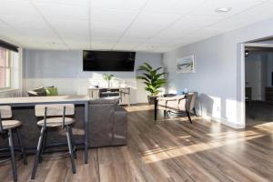 Upgraded Downtown Apartment Sleeps 5, Sandusky