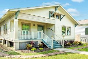 Grand Galvez Getaway - Iconic View, Quick Walk to BEACH! Guest house, Galveston