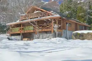 CUE iizuna Private Forest Log Cabin,1 Group per day,Ski Trip,Family Retreat Apartments, Nagano