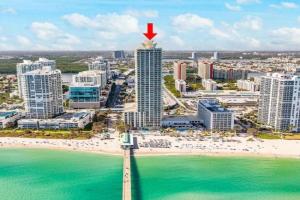 Luxurious 2BD Condo with Direct Ocean Front & Resort Pool in Sunny Isles, Sunny Isles Beach