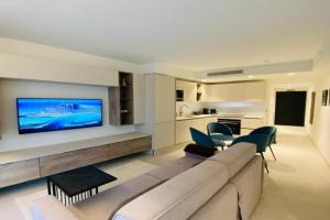 Mercury Suites Luxury apartment with Rooftop pool, Pembroke