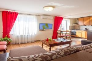 2-kimnatna z balkonom ta vidom na TRTs Guliver Apartments, Kiev
