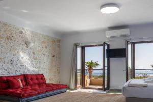 Chryssi 01, Stylish Seaside Spot in the Heart of Apartments, Rethymno