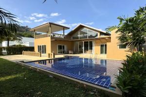Nai Thon villa with pool, garden, rooftop terrace, Naithon
