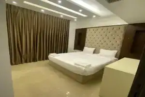abdoun rooftop 1bedroom kh&sh 04, Amman