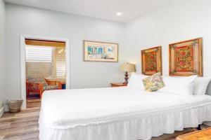 Holly's Hideaway - Truman @ Duval Unit D Apartments, Key West