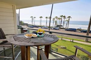 Coastal Luxury with Panoramic Ocean View Guest house, Oceanside