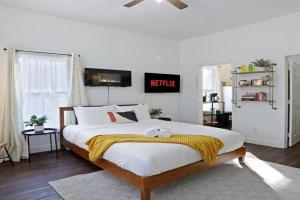 Cozy Upstairs Studio Near Downtown and the River, Sacramento