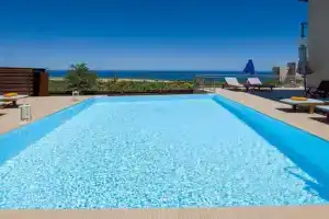 Marilia Villa, Maleme