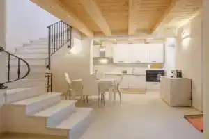 La Casa di Vina, Fermo