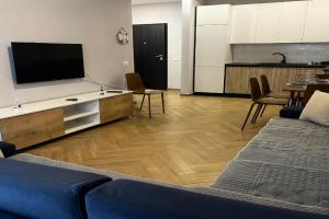 Jasmine Apartment, Golem