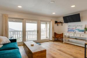 Steps to Beach Condo with Balcony Apartments, Corpus Christi