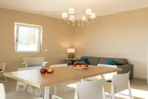 Stella Marina Apartments, Mazzeo