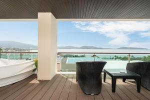 Spacious apartment with ocean view & jacuzzi, Kamala
