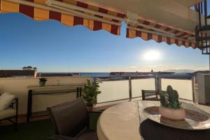 Ático Mediterráneo con Terraza y Solárium en el centro y a un paso del mar en Apartments, Rincon de la Victoria