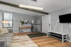 Lawrenceville Central !3 Large and Spacious One Bedroom Apartment with Free Street Parking, Pittsburgh