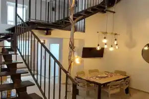 Casa Lory, Syracuse
