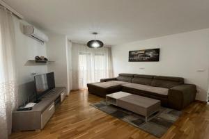 MS2 Apartman, Kraguyevats