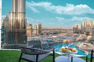 Stay in the #1 Burj & Fountain View 4BR Apartment, Dubai