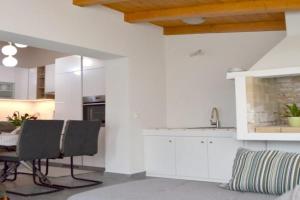Apartman Julija, Oltre