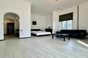 ApartPoltava Svitli apartamenti z visokoyu steleyu Stilniy DIZAYN 2023, Poltava