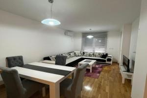 MSApartments, Kraguyevats