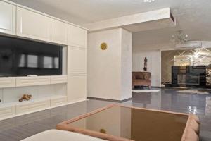 Classic Luxury at Mall Apartments, Bucharest