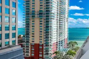 Warm and Comfy Studio, Miami