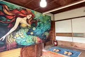 窓際から海と鉄道が見える宿 サウナ プロジェクター カラオケ完備 トリックマーメイド Villa, Ito