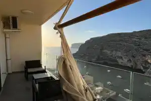 Xlendi - Seafront 2 Bedroom Apartment, Fully Air-conditioned and equipped with all amenities, Xlendi