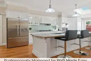 The Richardson - Spacious Entertaining, Sleeps 8 Guest house, Wagga Wagga