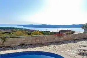 Five Bedroom Holiday Home with Pool, Orasac