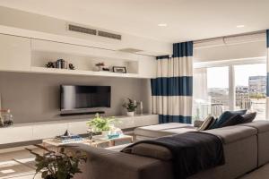 Luxury & spacious 3 bedroom, large balcony KBAS1-3, Pembroke